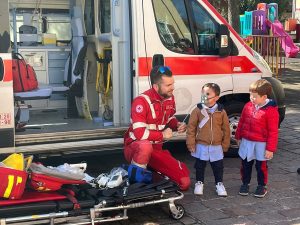 volontari CRI scuola infanzia san luigi garbagnate